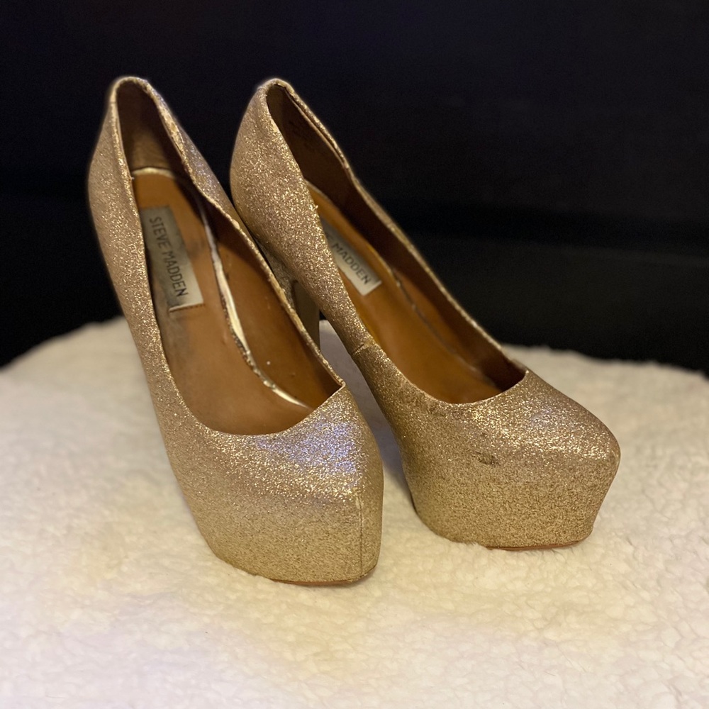 Steve Madden Gold Glitter heels